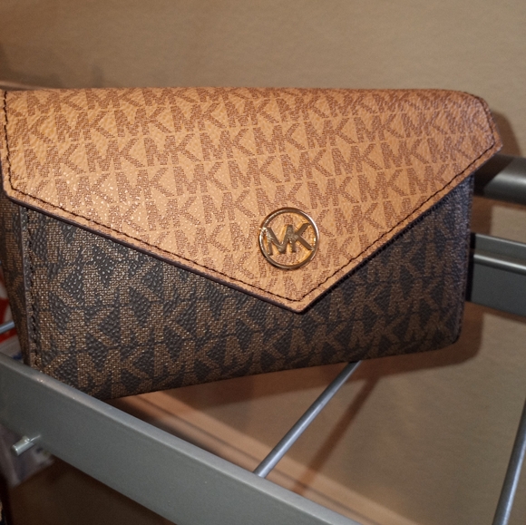 MICHAEL KORS LEGGINGS HAT AND BELT BAG - Picture 4 of 13